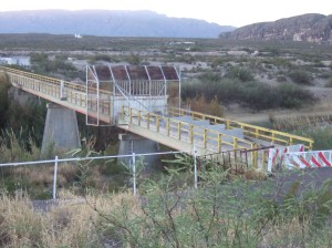 Barricaded bridge at La Linda