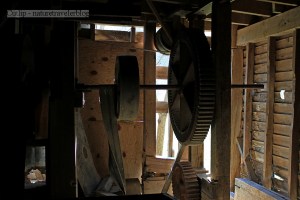 Gears to transfer energy from wheel to pulley.